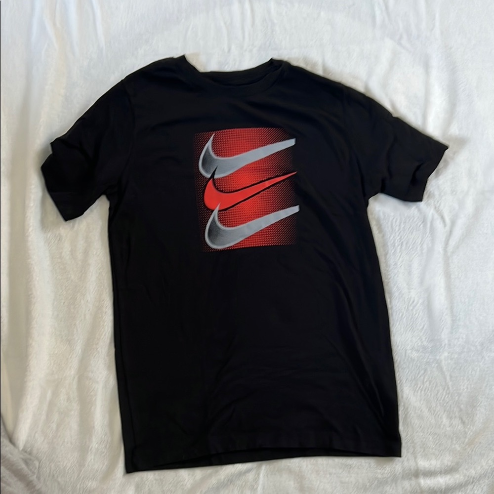 Nike Youth XL Black and Red Graphic T-Shirt